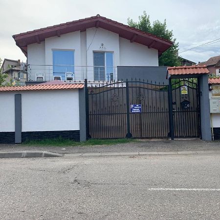 White House Guest House Хунедоара Экстерьер фото